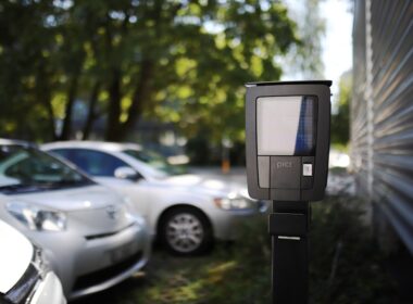 a parking meter in front of a building