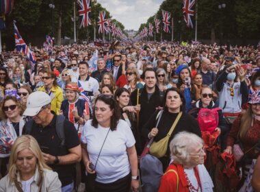 a large group of people are gathered together
