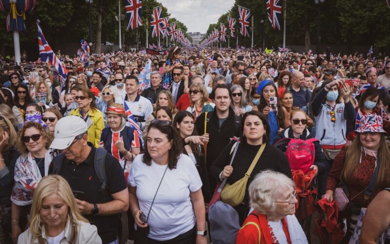 a large group of people are gathered together