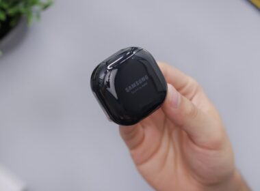black samsung wireless computer mouse