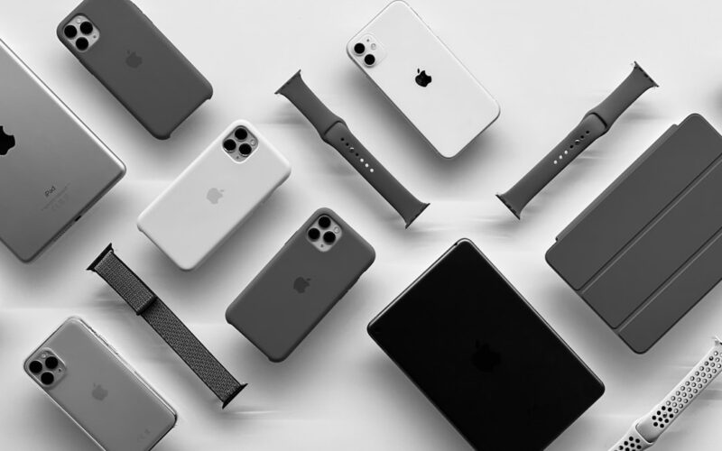 black ipad and white iphone 5 c